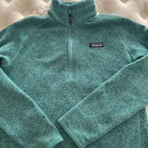 Patagonia Girls sweatshirt excellent condition !